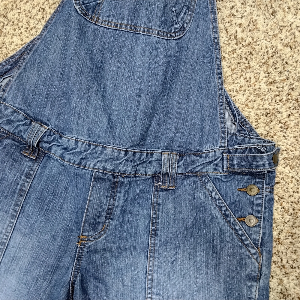 3917 Size Large Up Cycled Denim Overall Shorts with Green Appliqué - Picture 5 of 7